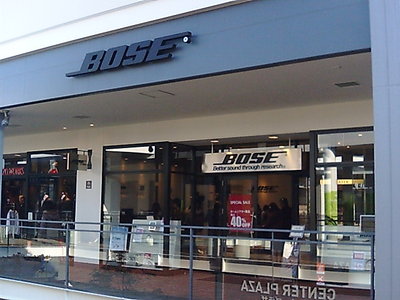 アウトレットモールの中にあるBOSE